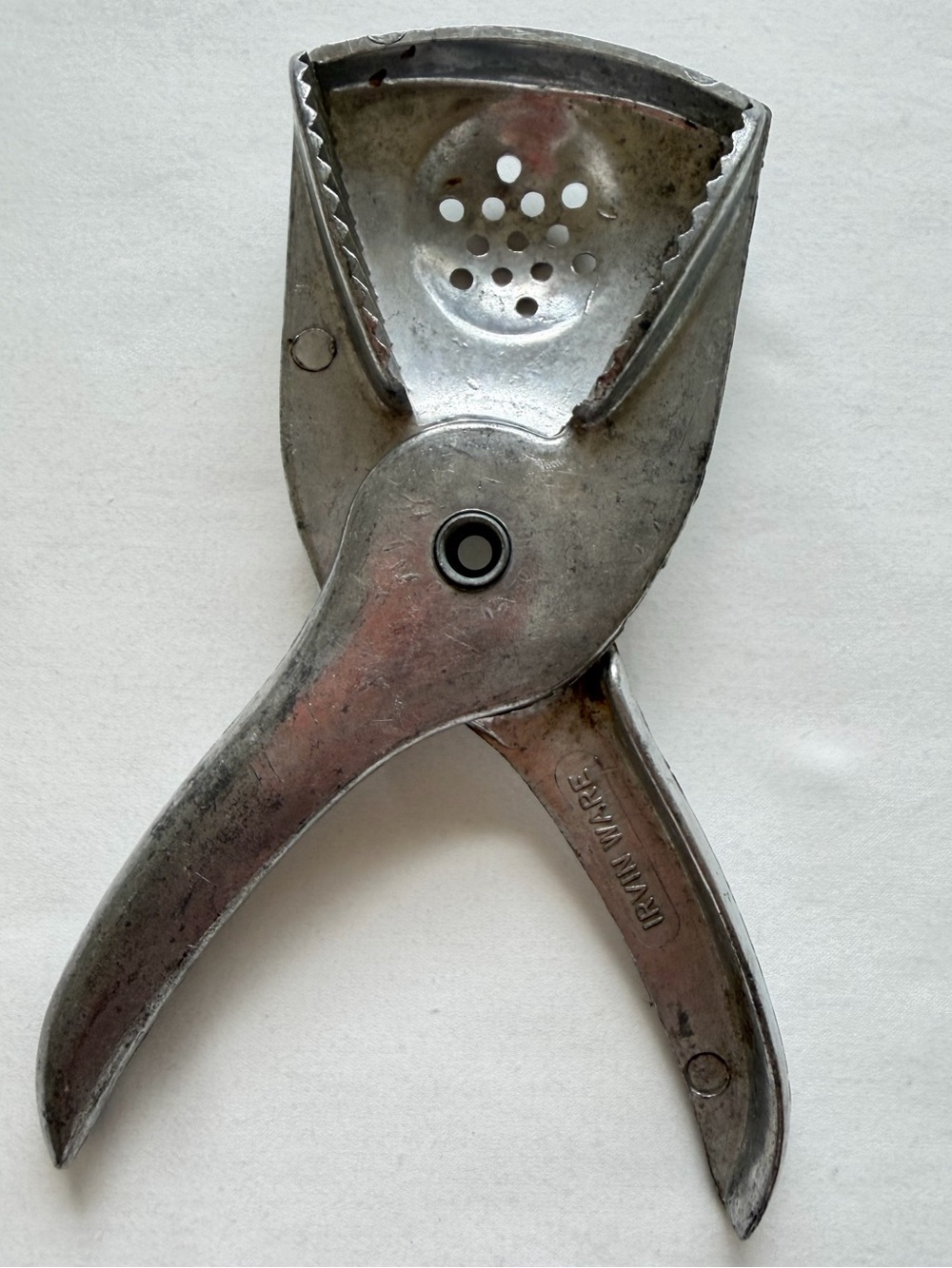 Vintage Irvin Ware Hand Held Citrus Squeezer/Juicer Made In The USA